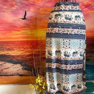 Long maxi skirt w slit